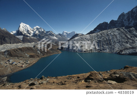 Gokyo和從Goko峰的底部開始的第三個湖，可以欣賞Choratse和Tautse [尼泊爾] 4838019