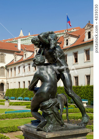 prague, valdstejnska garden 4839330
