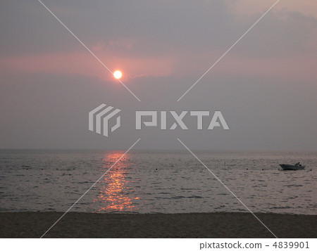 A sunset A sunset 4839901