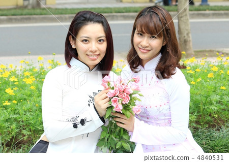 Two friendly women in Vietnam Two friendly women in Vietnam 4840531