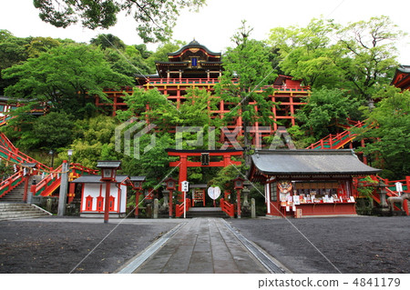 Yude Inari shrine of fresh green 4841179