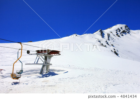 Wonderful view of the cableway in the mountains. Wonderful view of the cableway in the mountains. 4841434