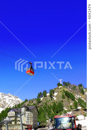 Wonderful view of the cableway in the mountains. Wonderful view of the cableway in the mountains. 4841474