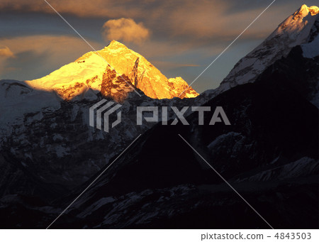 From McAlou (8463 m) sunset Dingboshe [Nepal] 4843503