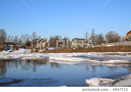 driving of ice on river 4847722