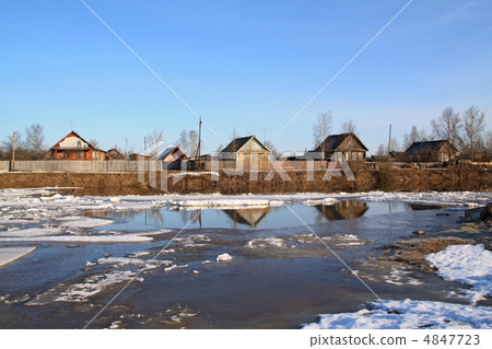 driving of ice on river 4847723