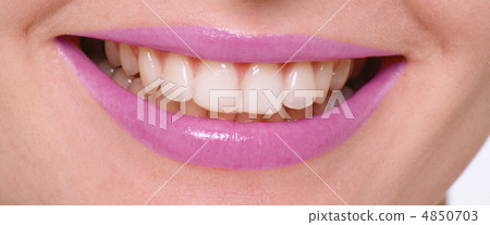 Close-up of female smile with healthy teeth 4850703
