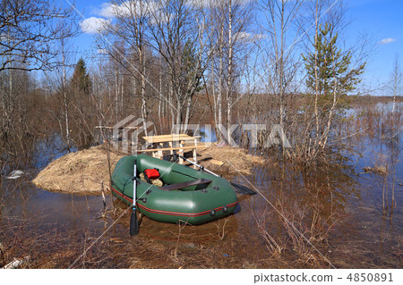 green rubber boat near coast 4850891