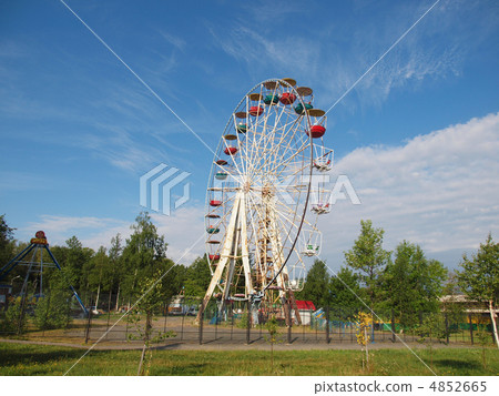 Big wheel in park 4852665