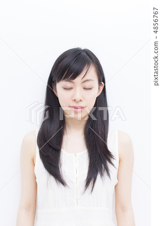 一個女人閉上了眼睛 4856767