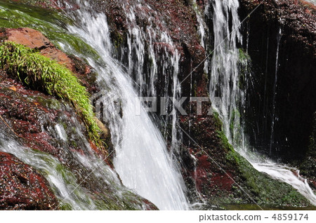 Porcupine hidden waterfall Porcupine hidden waterfall 4859174