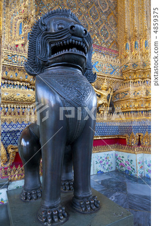 Lion statue 4859375