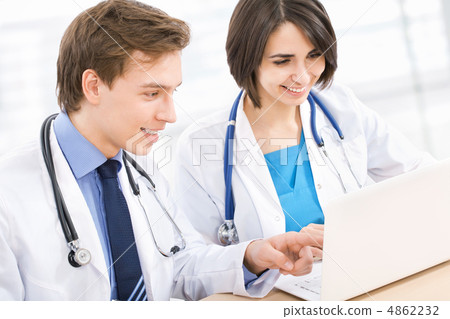 Young doctor and his collegue 4862232