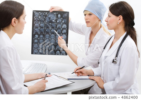 Young doctors 4862400