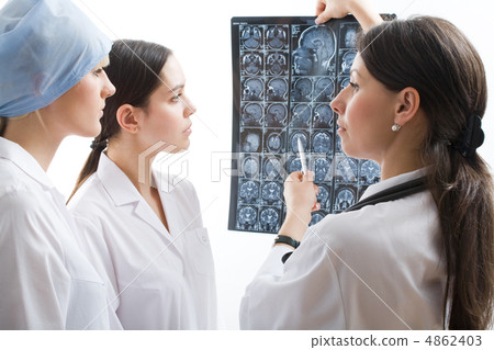 Young doctors 4862403
