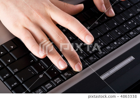4863338