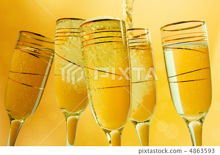 Champagne splashes. Gold 4863593