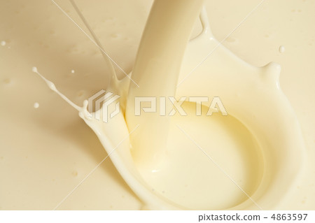 Pouring milk Pouring milk 4863597