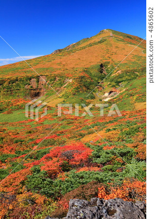 栗駒山（菅川山），百花名山之一，以日本最美麗的山地秋葉而聞名 4865602