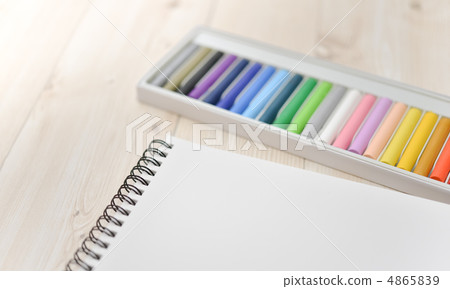 蠟筆和寫生簿 蠟筆和寫生簿 4865839