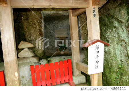 Visit the unexplored quiet Zodi Rock Temple 4866111