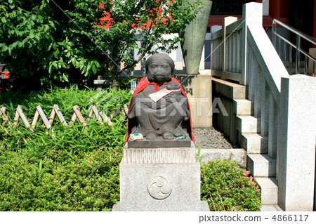 Visit the famous Shinko shrine as a shrine dedicated to Edo Castle dedicating Oyama Goddess of the God of God 4866117