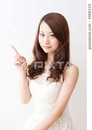 白色的一塊女人 4866319