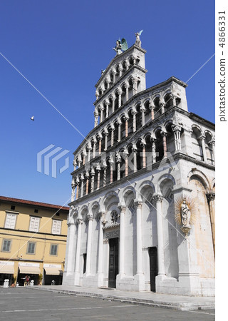 Lucca San Michele in Foro Church 4866331