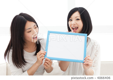 有留言簿的一名婦女 4866406