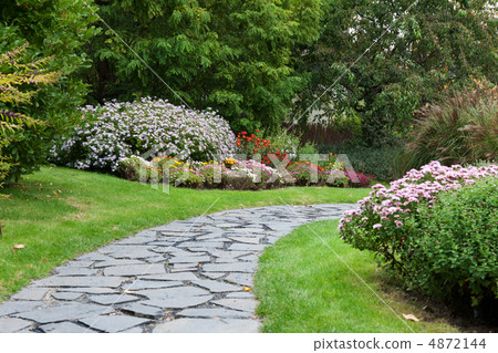 Stone lane in autumn park Stone lane in autumn park 4872144