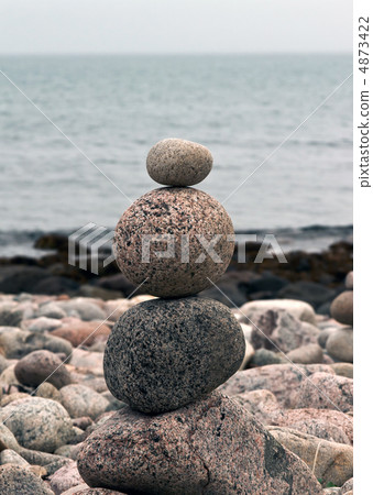round stones on the beach 4873422