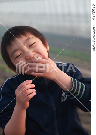 吃飯糰的小學生 吃飯糰的小學生 4878086
