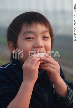 吃飯糰的小學生 4878087