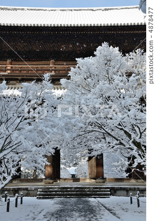 Nanzenji, a snowy landscape approach Nanzenji, a snowy landscape approach 4878477