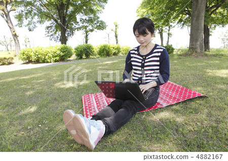 Female model to enjoy laptop PC: Otomo Ayumu Female model to enjoy laptop PC: Otomo Ayumu 4882167