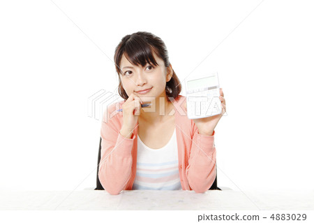 A female model with a calculator: Otomo Ayumu 4883029