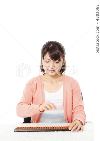 Female model using abacus: Otomo Ayumu 4883065