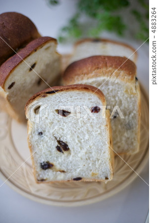 Raisin bread 4883264
