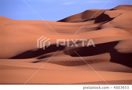 Dunes of the Sahara Desert Dunes of the Sahara Desert 4883653
