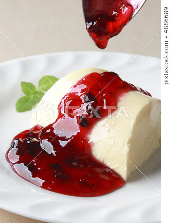 Bra mermaid raspberry sauce Bra mermaid raspberry sauce 4886689