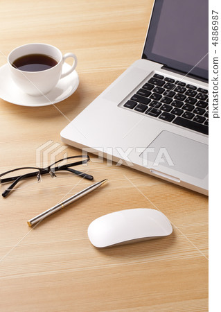 咖啡和電腦 4886987
