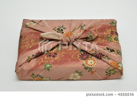 The gift of wrapping cloth 4888836