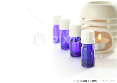 Aligned essential oil bottle 4888927