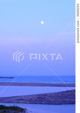Kochi Ryoma Airport View from the observation spot Moon moonlight full moon and the Pacific Ocean Kochi Ryoma Airport View from the observation spot Moon moonlight full moon and the Pacific Ocean 4889264