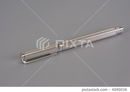 pen of white gold 4890036