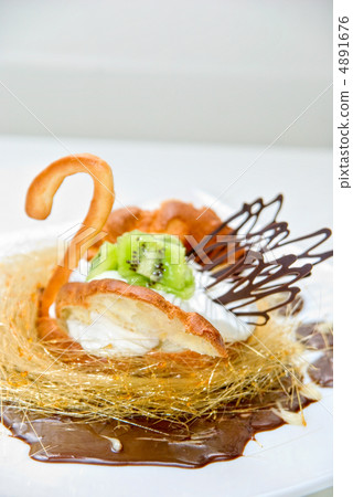 The sweet cake 4891676