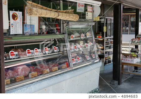 Old-fashioned butcher 4894683