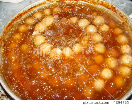 Dumplings boiled in a pot (Bangkok / Patpong / Thailand) Dumplings boiled in a pot (Bangkok / Patpong / Thailand) 4894765