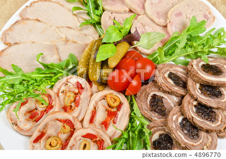 meat tenderloin with prune 4896770