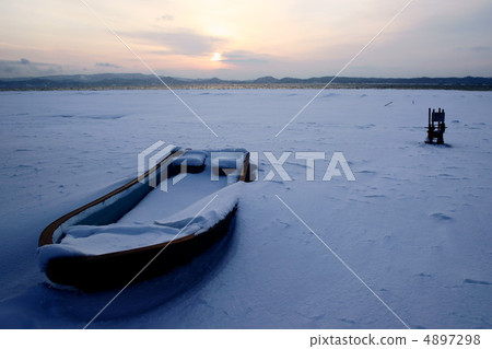 A ship waiting for spring 4897298
